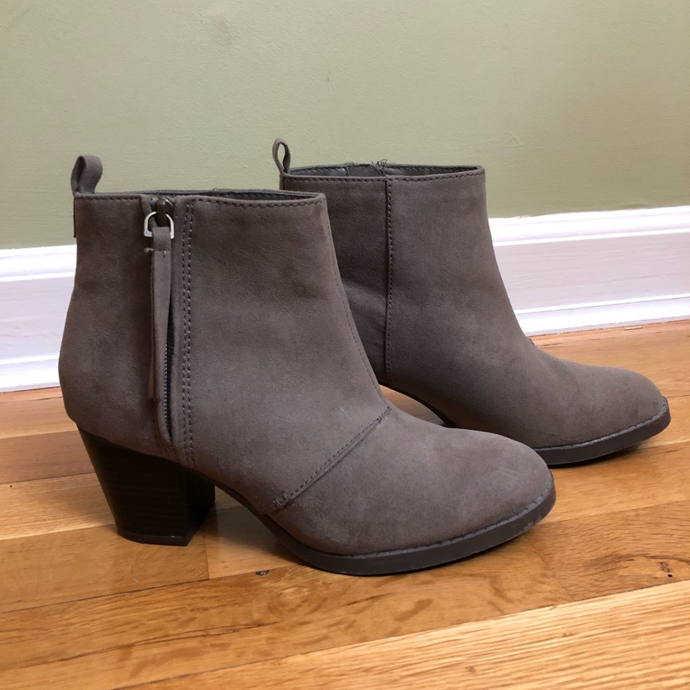 OLD NAVY Gray Suede-Look Heeled boots